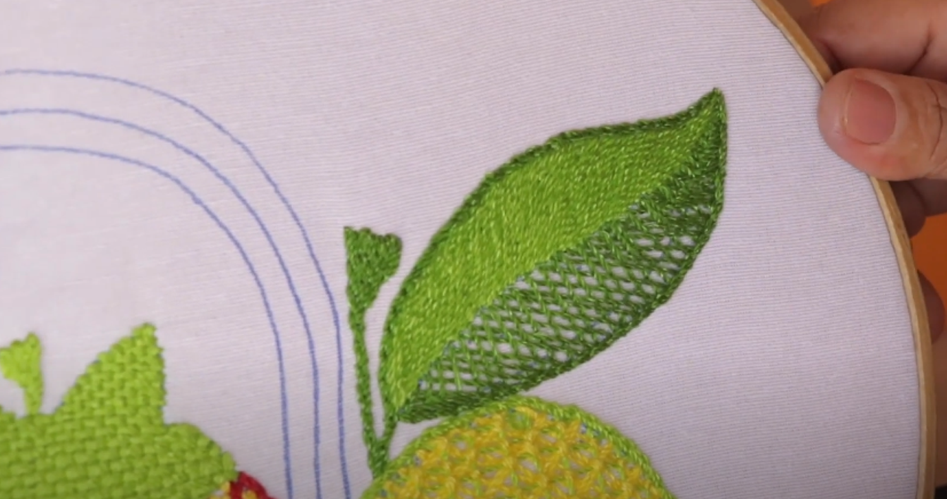 Como bordar una HOJA FACIL a mano🌿 | BF 51