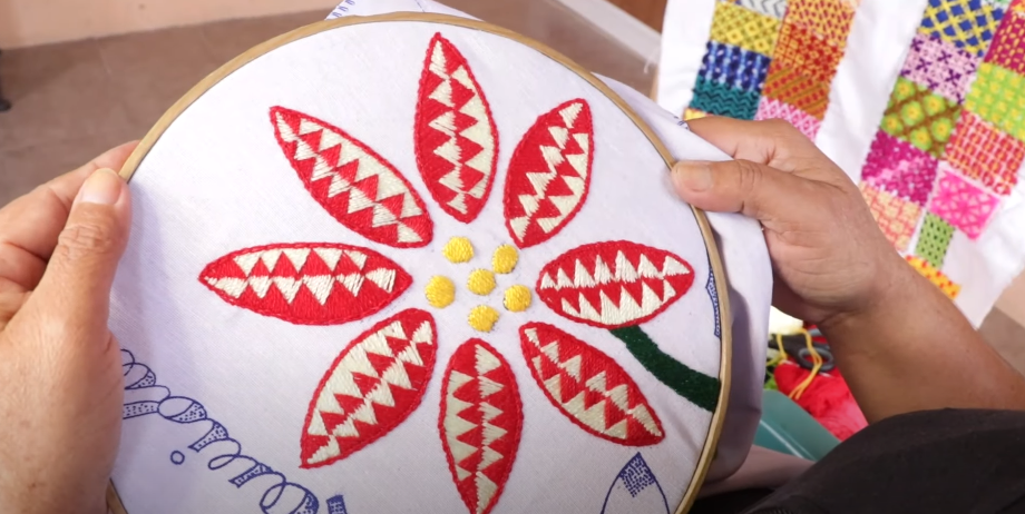 🌸 ¿Como bordar noche buenas? | BF 138