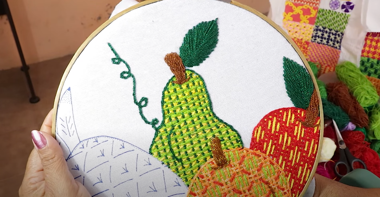 CREA esta DIFERENTE y LLAMATIVA puntada para BORDAR PERAS BORDADOS FACILES