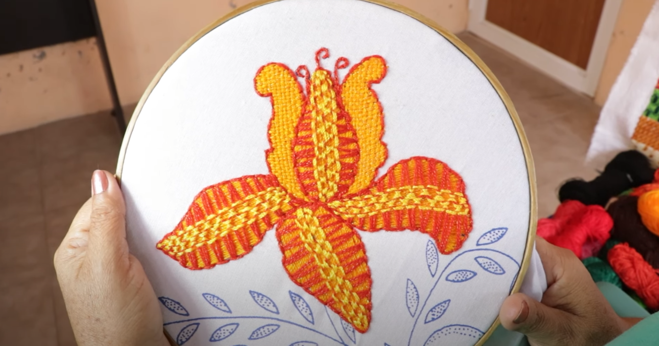 Cómo Bordar una Bonita Orquídea en Tonos Naranjas