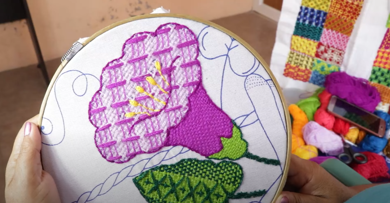 ¿Como BORDAR paso a paso una FLOR? BORDADOS FACILES