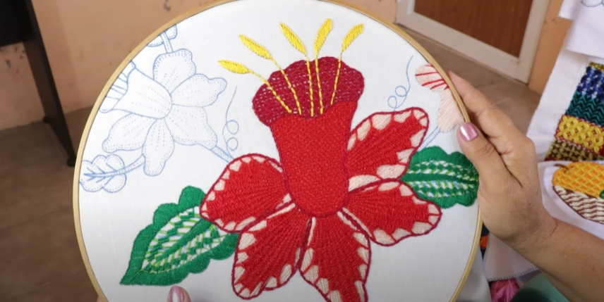 Cómo Bordar una Bonita Flor