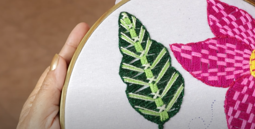 Cómo Bordar una Hoja de Flor con Puntadas Fáciles