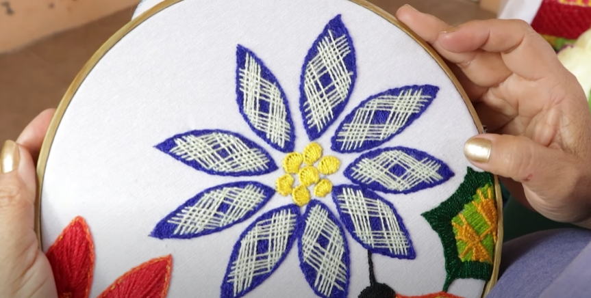 Cómo bordar una flor de Nochebuena paso a paso