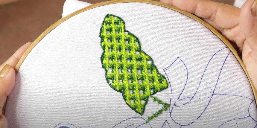 Cómo Bordar una Hoja con la Puntada Petatillo Abierta: Guía Paso a Paso